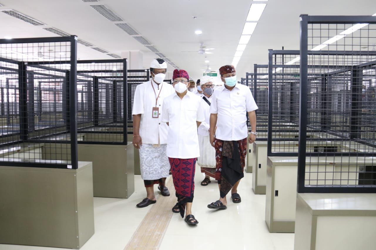 podiumnews.com-Gubernur Koster Minta di Pasar Sukawati Ada Kepastian Harga Produk 